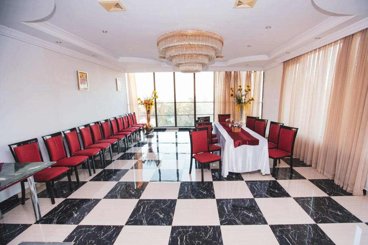 Pʼotʼi Hotel Park Green מראה חיצוני תמונה