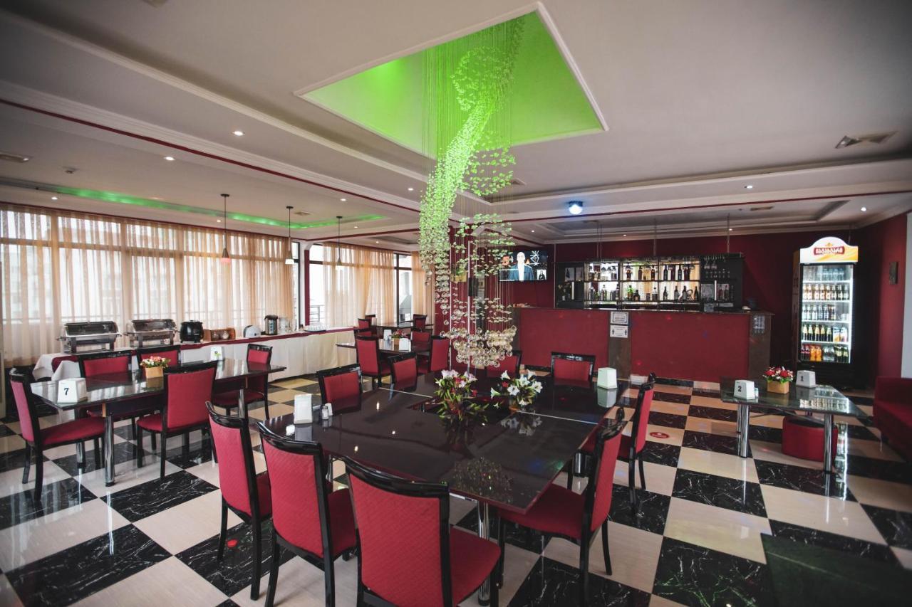 Pʼotʼi Hotel Park Green מראה חיצוני תמונה