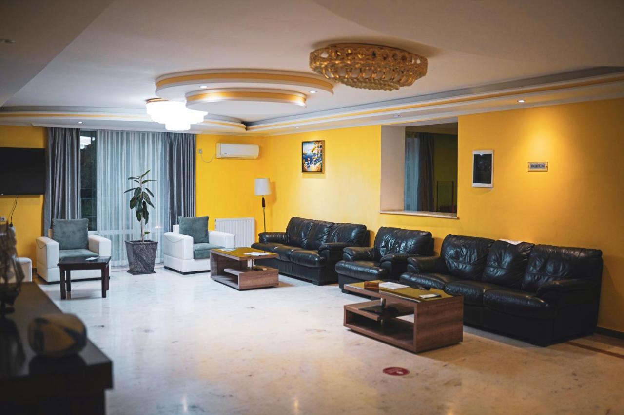 Pʼotʼi Hotel Park Green מראה חיצוני תמונה