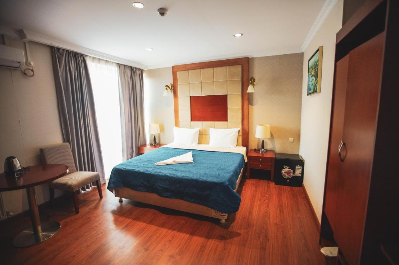 Pʼotʼi Hotel Park Green מראה חיצוני תמונה