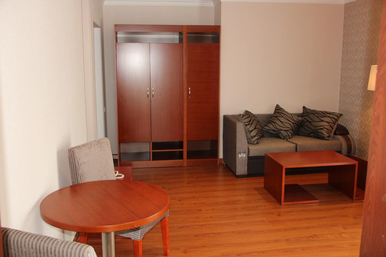 Pʼotʼi Hotel Park Green מראה חיצוני תמונה